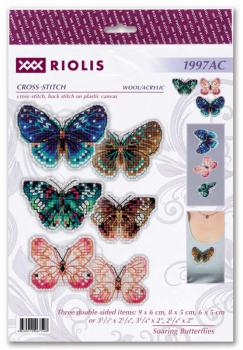 Riolis Stickpackung Soaring Butterflies mit Plastic Canvas